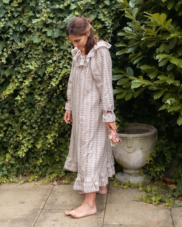 Burgundy rose stripe autumn women's nightie