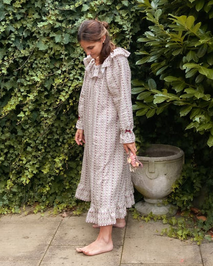 Burgundy rose stripe autumn women's nightie
